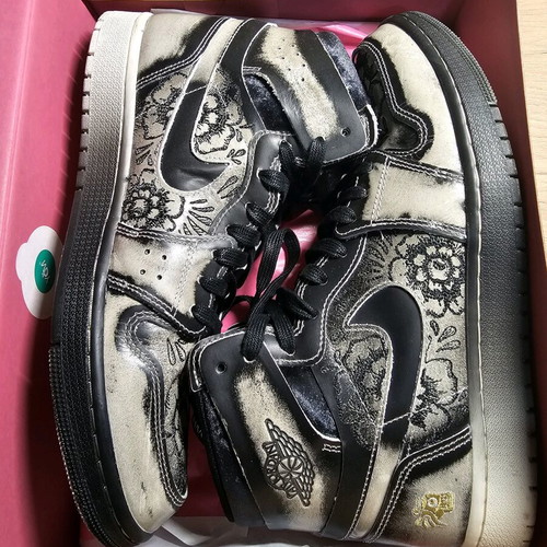 Jordan 1 La Familia sneakers like new, black and brown