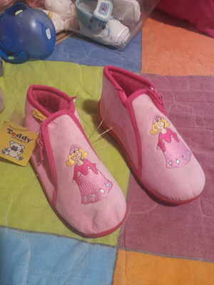 Παντόφλες Teddy Shoes καινούργιες, νούμερο 27, ροζ με σκληρό πάτο