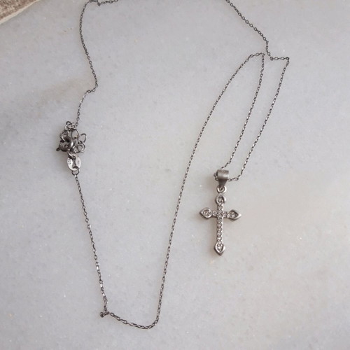 Silver cross used with chain