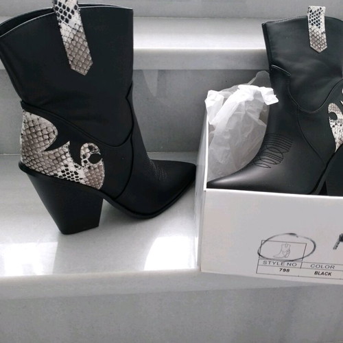 Women's boots unused black size 39