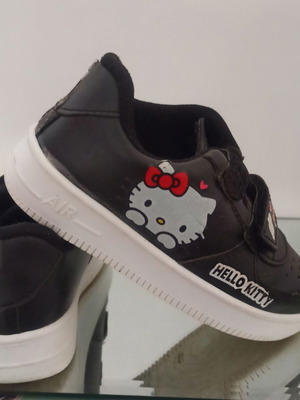Hello Kitty Athletic Shoes size 26 like new, black and white