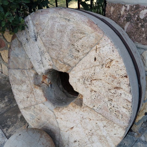Millstone used large with single and double hoop