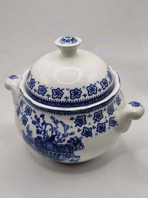 Wedgwood porcelain sugar bowl used, collectible