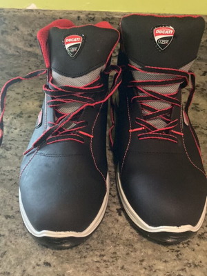 Безопасни обувки Ducati нови, номер 45, черни