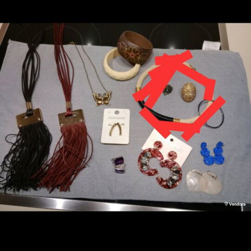 Jewelry set used with necklaces, earrings, bracelets, and rings