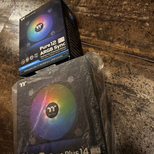 Thermaltake Pure 12 and Pure Plus 14 ARGB Sync fan sets new