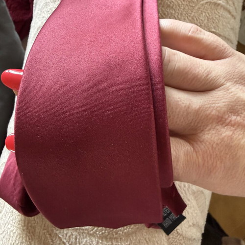 Tie narrow burgundy like new