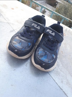 Fila kids athletic shoes used, size 29, black and blue