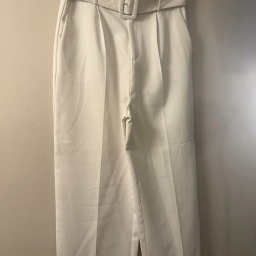 White pants with belt like new, size M 38 10