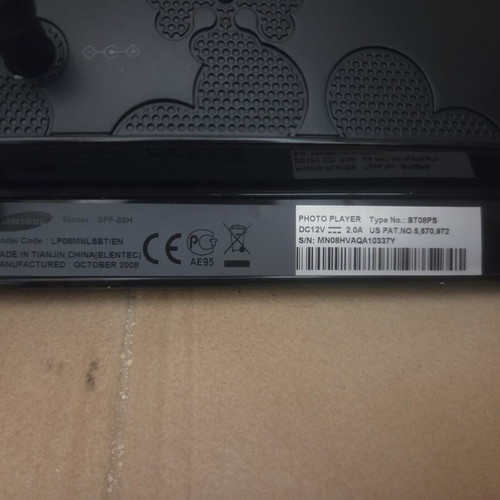 Samsung SPF-85H digital photo frame like new with power supply and 2GB memory card