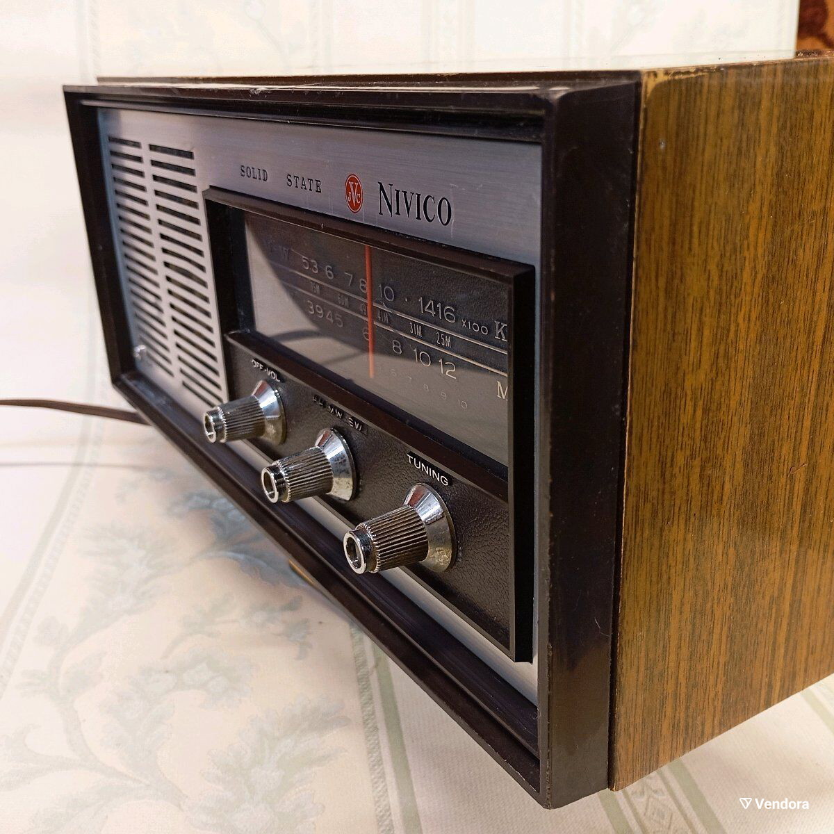Ραδιόφωνο Nivico μεταχειρισμένο vintage μοντέλο 5H-258E με ξύλινο περίβλημα