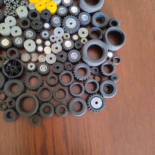 Lego wheels used, various pieces