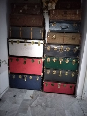 Vintage trunks and suitcases used, old authentic