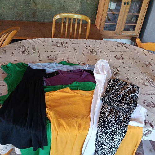 Girls' clothing set with 4 long-sleeve tops, skirt, pants and bust-length sweatshirt, large
