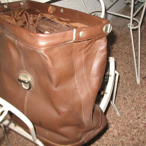 Vintage leather professional or medical bag in very good condition