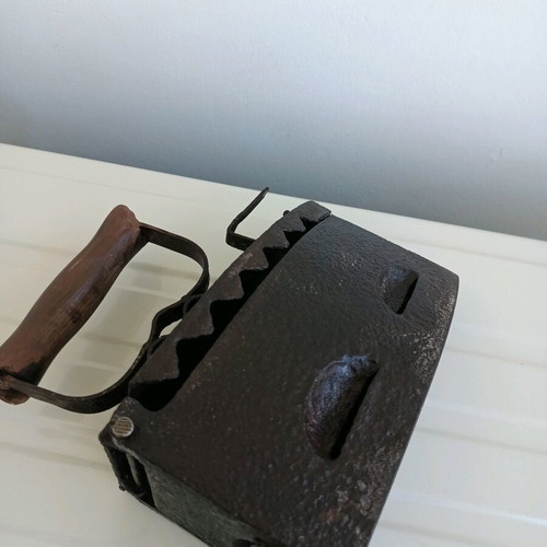 Antique Charcoal Iron 1925 Cast Iron Like New