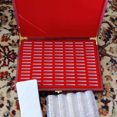 Velvet coin case for 100 collectible coins with capsules