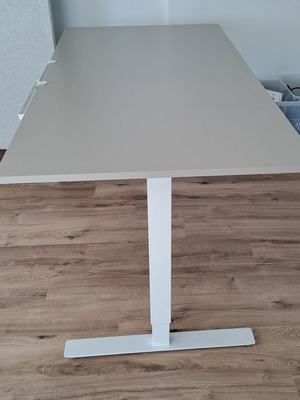 Γραφείο IKEA TROTTEN ρυθμιζόμενου ύψους όρθιας θέσης 160x80 cm σαν καινούργιο