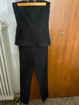Zara jumpsuit like new, black, strapless with peplum