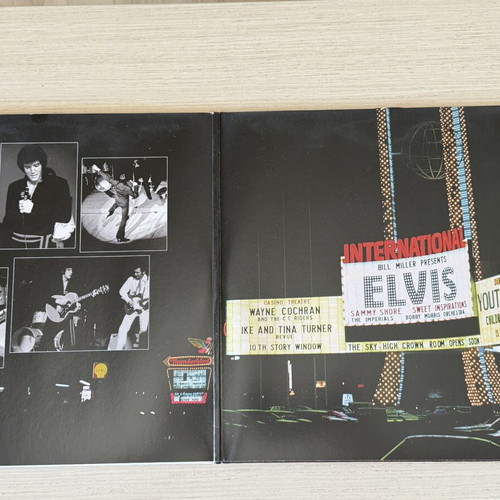 Elvis LP record like new