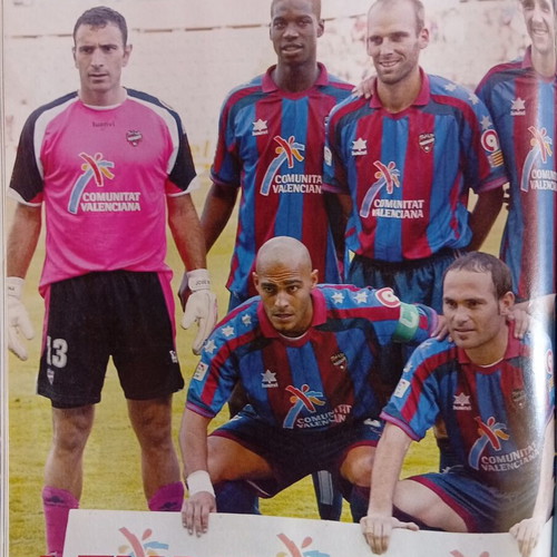 Don Balon magazine issue 25-31/12/2006 like new with Levante poster