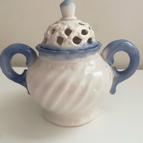 Porcelain decorative sugar bowl with lid like new
