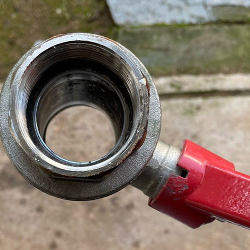 Cim valve 1 1/2 in like new for radiator pipes