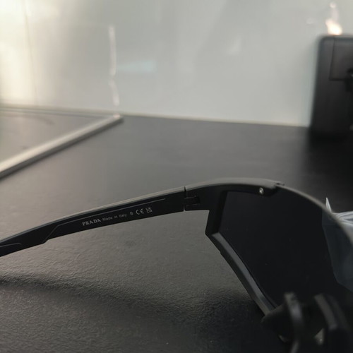Prada sunglasses total black like new
