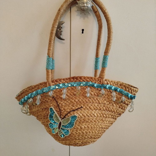Straw shoulder bag like new with light blue butterfly
