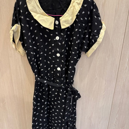 Vintage dress used with white collar and sleeves, size 10