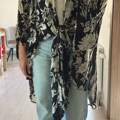 Amuse Society kimono like new, size S, black and beige