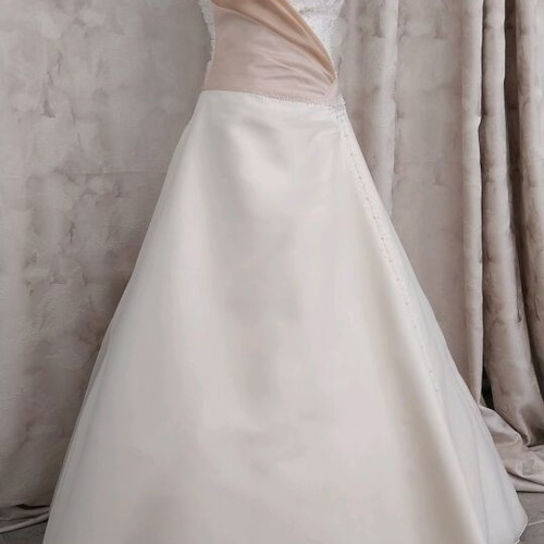 Wedding dress A-line embroidered with Swarovski stones size L