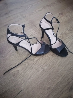 Sandals with lace-up, like new, size 39, black