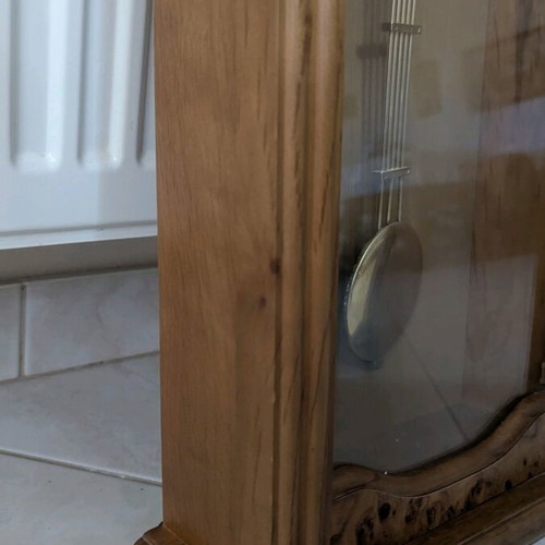 Wall clock like new, dimensions 68cm height and 26cm width