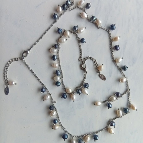 Necklace and bracelet with black and white natural pearls like new