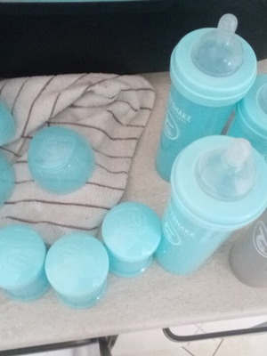 Twistshake baby bottles set like new, pack of 4 with boxes