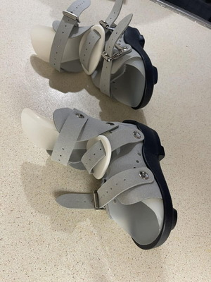 Ponseti Foot Abduction Braces like new, without bar, pair of 2 sizes