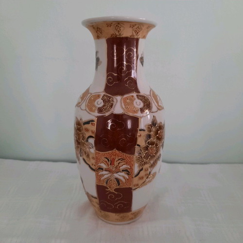 Satsuma vase made of Chinese porcelain like new