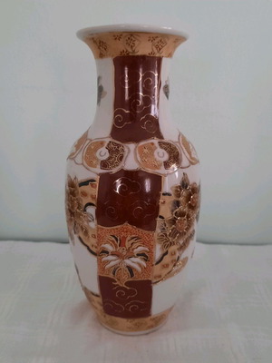 Satsuma vase made of Chinese porcelain like new