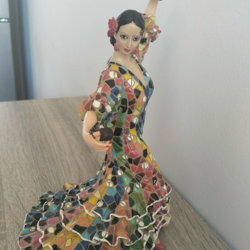 Flamenco dancer figurine hand-painted, like new, Barcino style