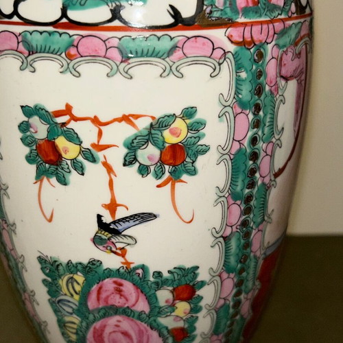 Vintage Chinese Rose Medallion porcelain vase, like new, 33 cm