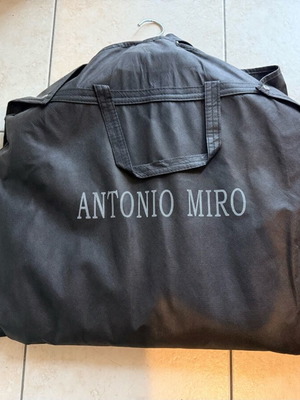 Antonio Miro Collection suit No48 light grey silver like new