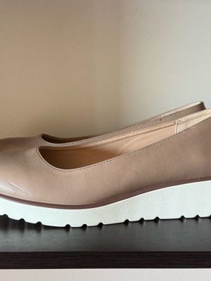 Pier One shoes size 41 new with 26 cm insole