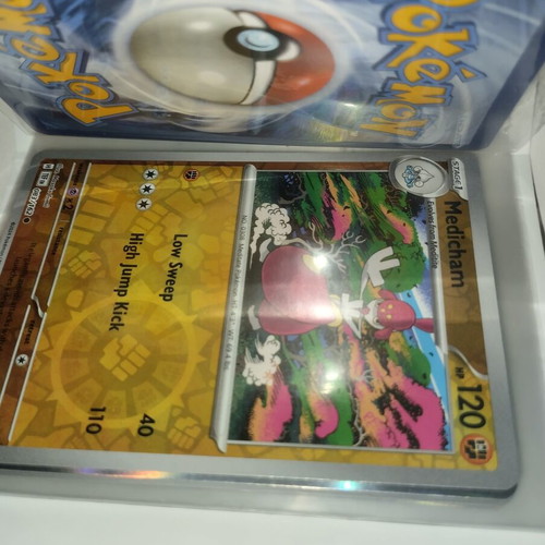 Pokemon Binder like new with 28 cards rarity uncommon, rare, reverse holo
