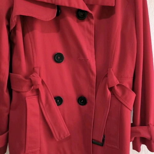 Short red trench coat like new, size L