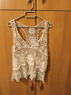 Boho style sleeveless knitted top white size S like new