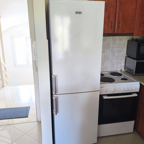 Delonghi refrigerator