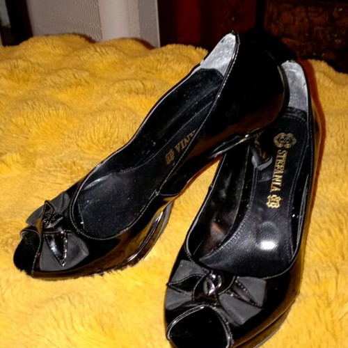 Stefania black patent leather pumps like new, size 38