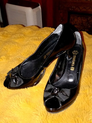 Stefania black patent leather pumps like new, size 38