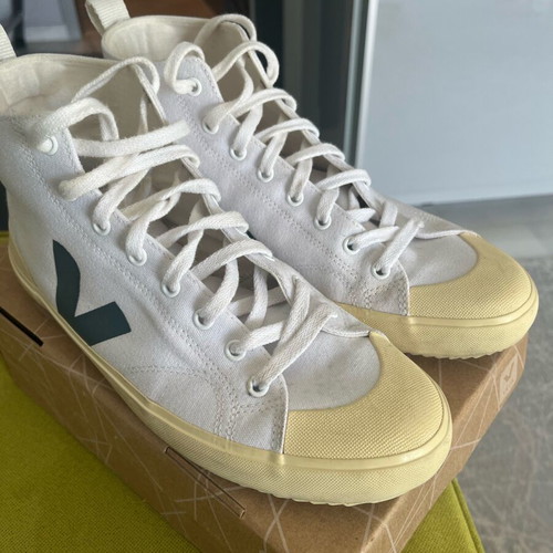 Veja sneakers size 42 white like new
